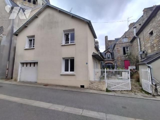 House at 61 Domfront en Poiraie, DOMFRONT, 61700, France