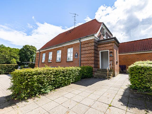house at 7442 Engesvang