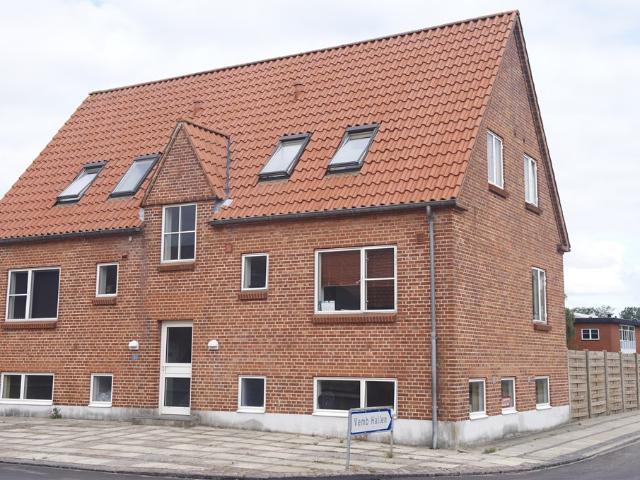 house at 7570 Vemb