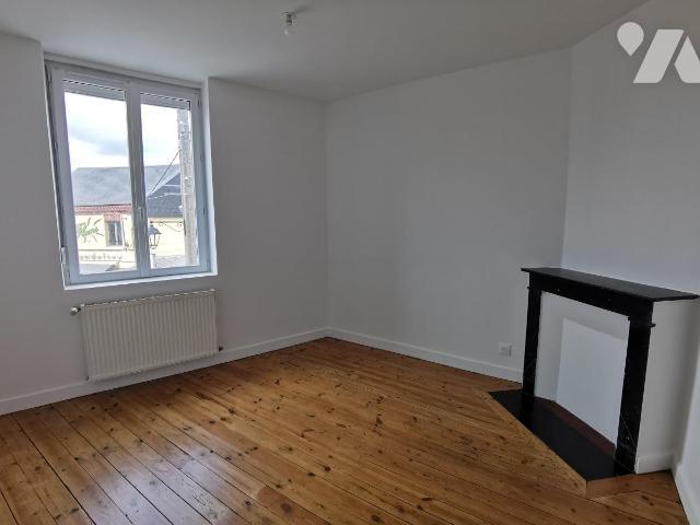 House at 80 Roye, ROYE, 80700, France