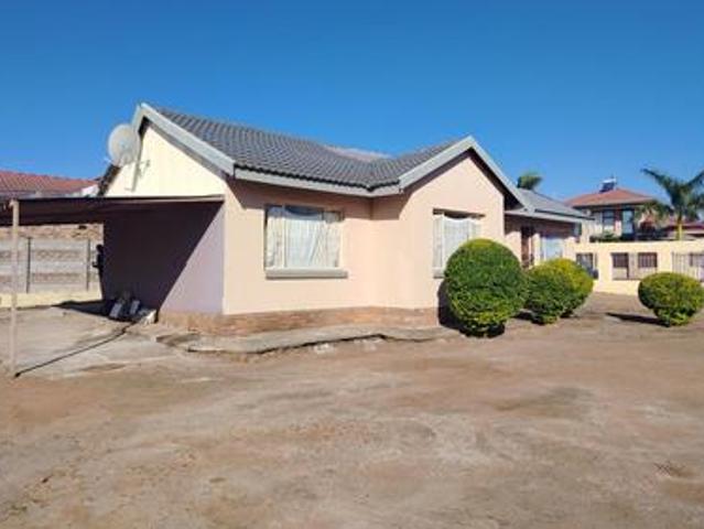 house at flora for rental available.