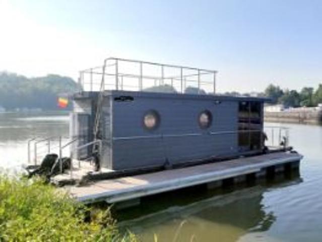 House Boat Péniche, bungalow flottant.
