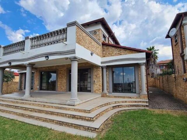 House Bosmont Gauteng 67606779