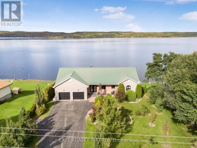 House Champlain ON 102914989