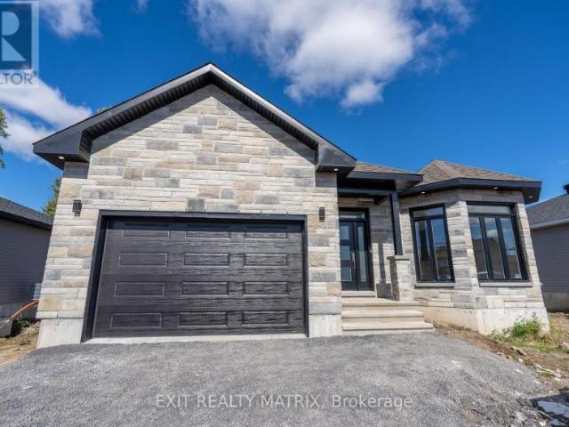 House Cornwall ON 102952080