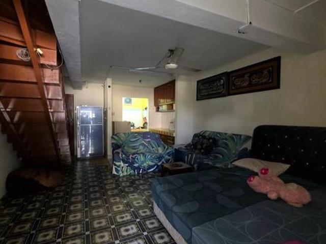 House Desa Setapak Wangsa Maju Kuala Lumpur Depan Surau
