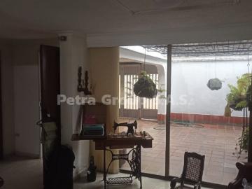 house en arriendo Calle 49A # 68 66 Primer Piso