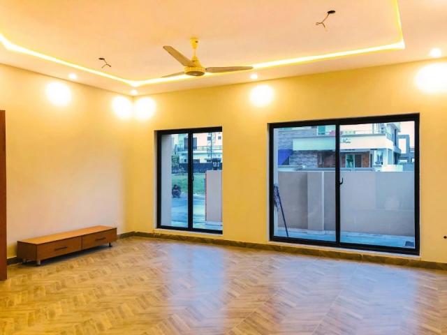 House For Grabs In 10 Marla Rawalpindi Bahria Town Rawalpindi ID 75913