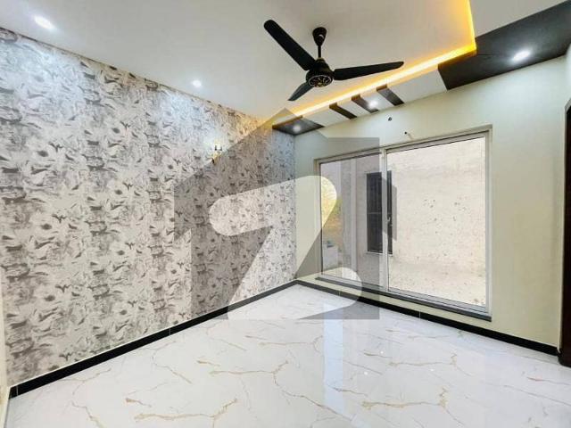 House For Grabs In 20 Marla Lahore