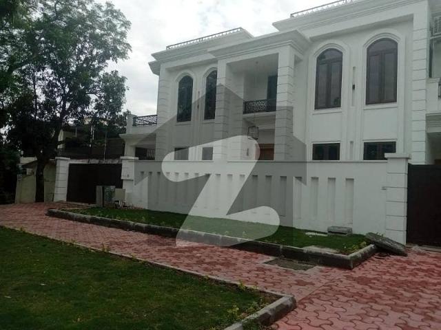House For Grabs In 666 Square Yards F 7