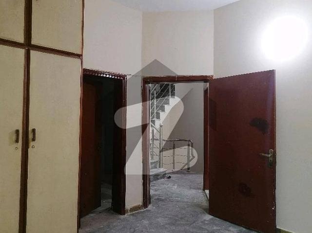 House For Grabs In 6 Marla Cavalry Ground