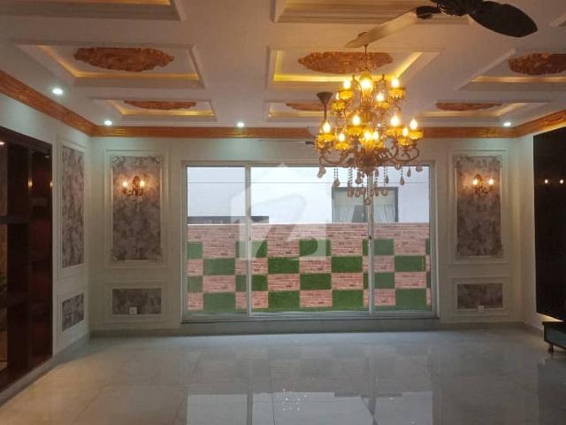 House For Grabs In 8 Marla Lahore