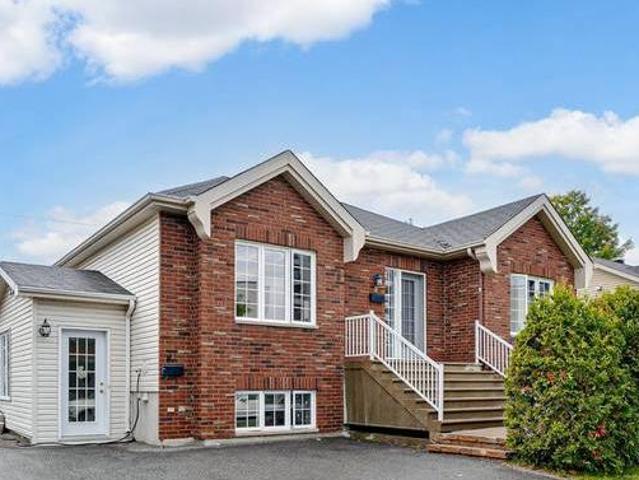 House for sale 8Z8AZ Rue MarieChapleau Blainville QC J7C6A2 CA in Blainville Canada