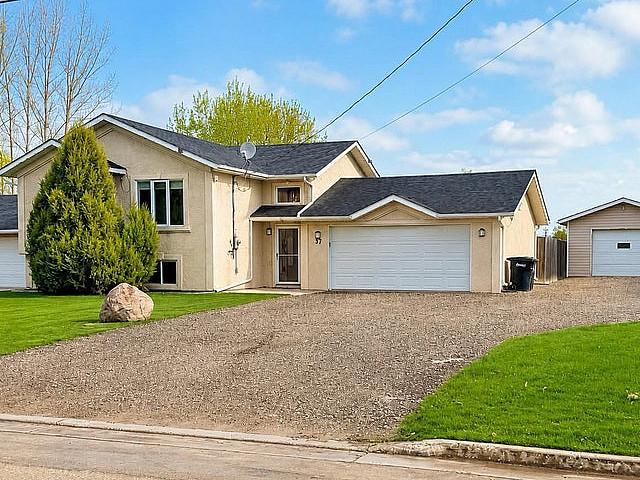House For Sale 37 Pleasant Drive, Blumenort, Mb