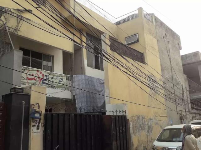 HOUSE FOR SALE URGENT Lahore Model Town Extension ID 32430
