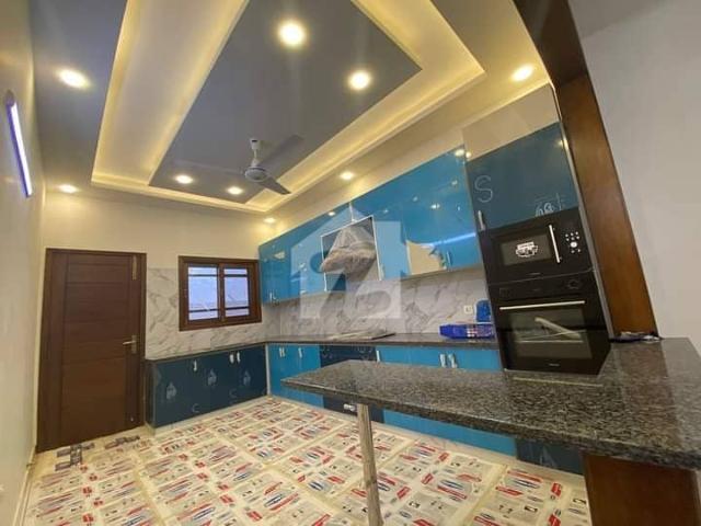 House for sale vvip block 5 gulshan e iqbal 400 yards west open next to corner car porch 24 hours sweet water electric no issue demand 9.5 CORROR FINAL*Code 16840