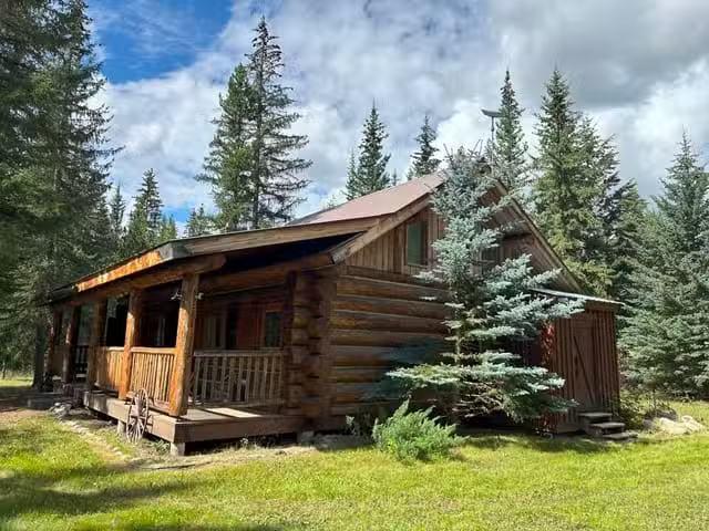 House for sale in 70 Mile House, 100 Mile House, 1500 Hutchiso.