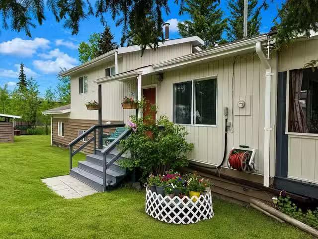 House for sale in 70 Mile House, 100 Mile House, 6445 Livingst.