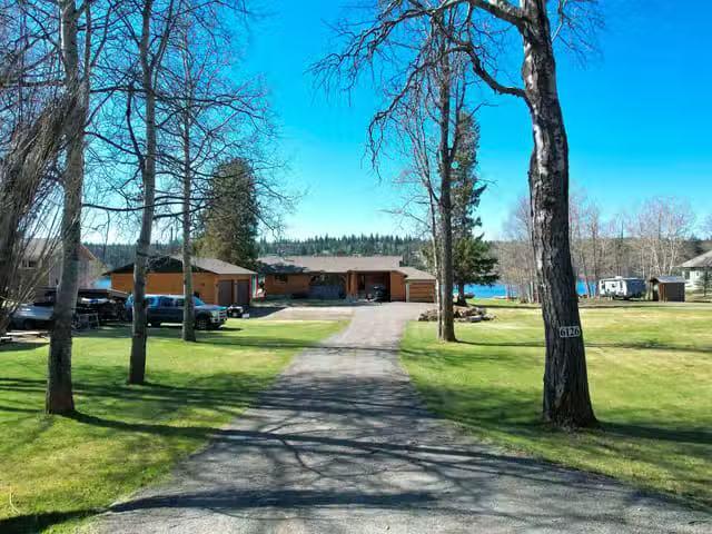 House for sale in 100 Mile House, 100 Mile House, 6126 Lakesho.