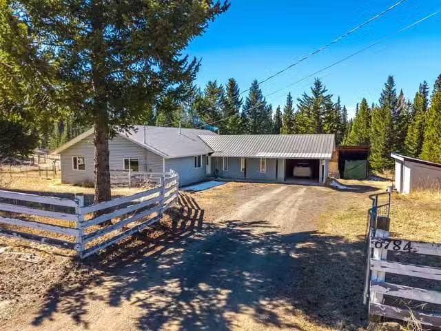 House for sale in 100 Mile House, 100 Mile House, 6784 Barnett.