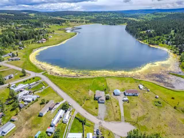 House for sale in 103 Mile House, 100 Mile House, 5526 Lakesid.
