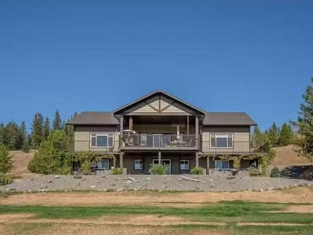House for sale in 103 Mile House, 100 Mile House, 5593 Lakesid.