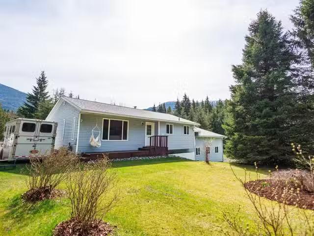 House for sale in Terrace, Terrace, 5515 Kleanza Drive, 263121.