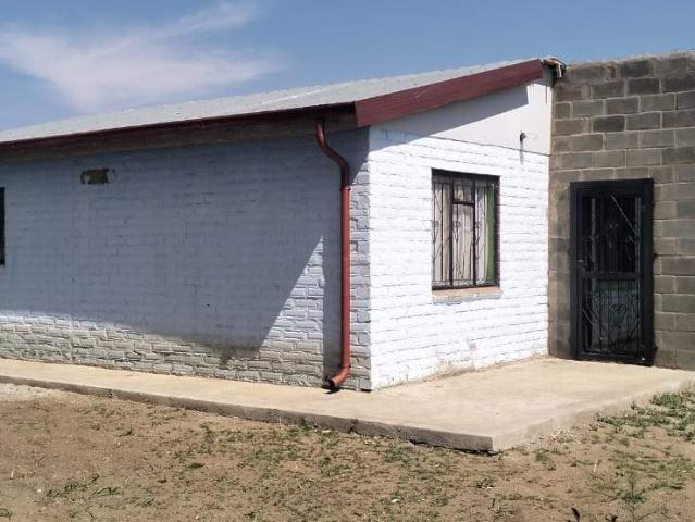 This 3 bedroom house has great potential!