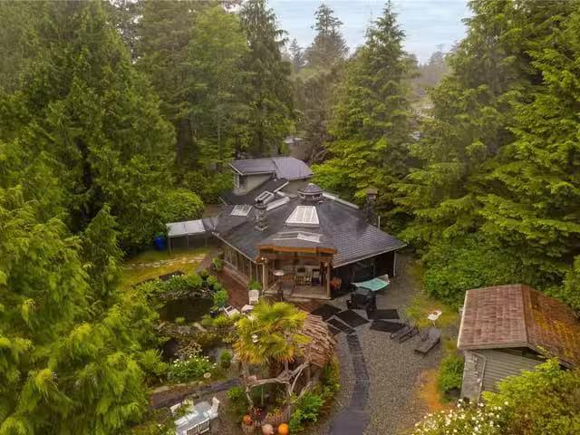 House for sale in Tofino, 1364 Chesterman Beach Rd, 1030504