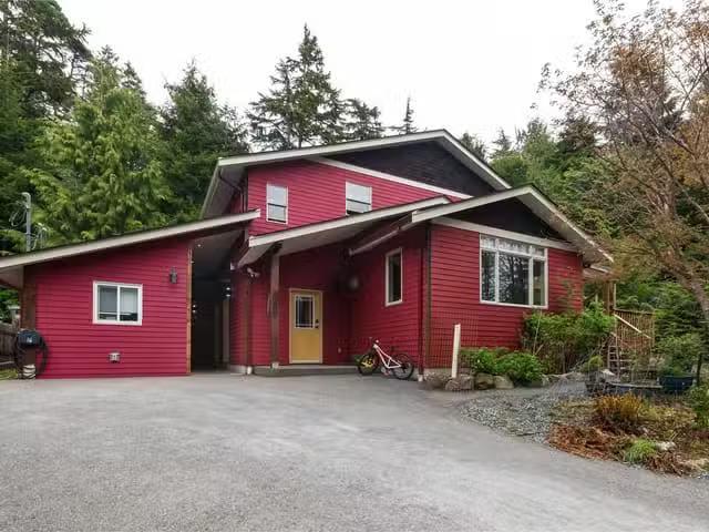 House for sale in Ucluelet, 1302 Victoria Rd, 1034573