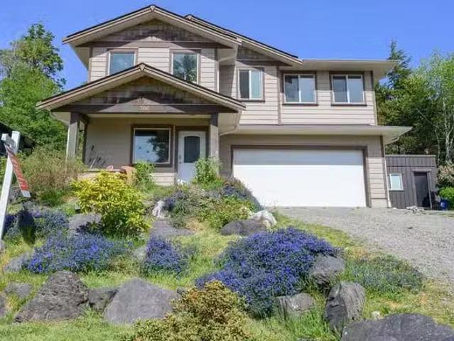 House for sale in Ucluelet, 386 Pacific Cres, 1037028