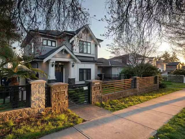 House for sale in Vancouver, Vancouver East, 104 E 62 Avenue.
