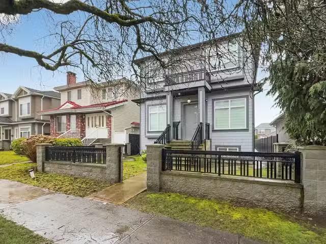 House for sale in Vancouver, Vancouver East, 1052 E 50th Avenu.