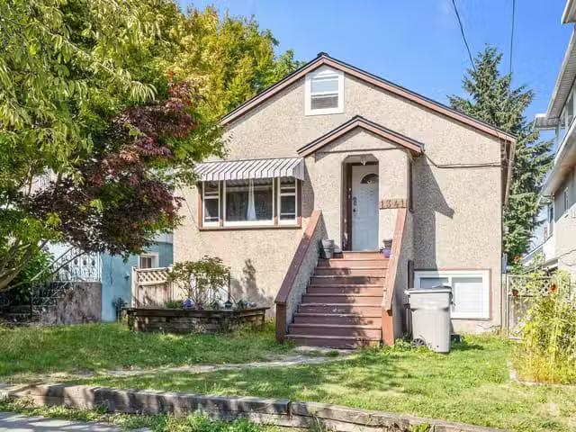 House for sale in Vancouver, Vancouver East, 1341 E 29th Avenu.