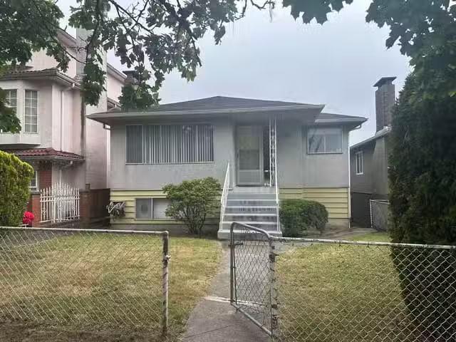 House for sale in Vancouver, Vancouver East, 1380 E 54th Avenu.