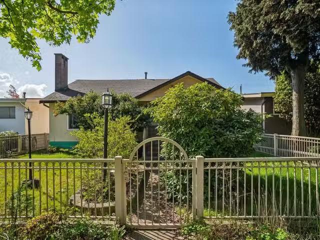 House for sale in Vancouver, Vancouver East, 1388 E 60th Avenu.