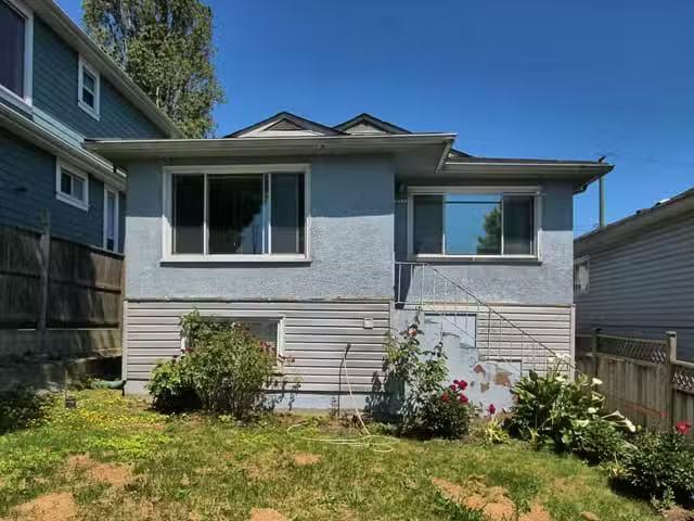 House for sale in Vancouver, Vancouver East, 1333 E 41st Avenu.