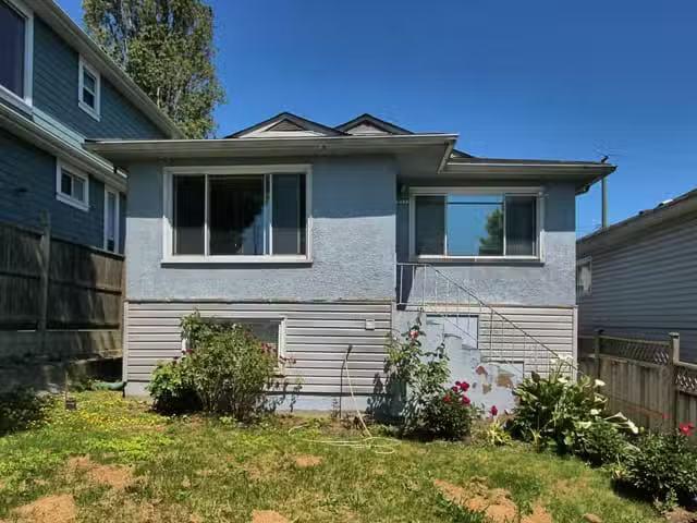 House for sale in Vancouver, Vancouver East, 1333 E 41st Avenu.