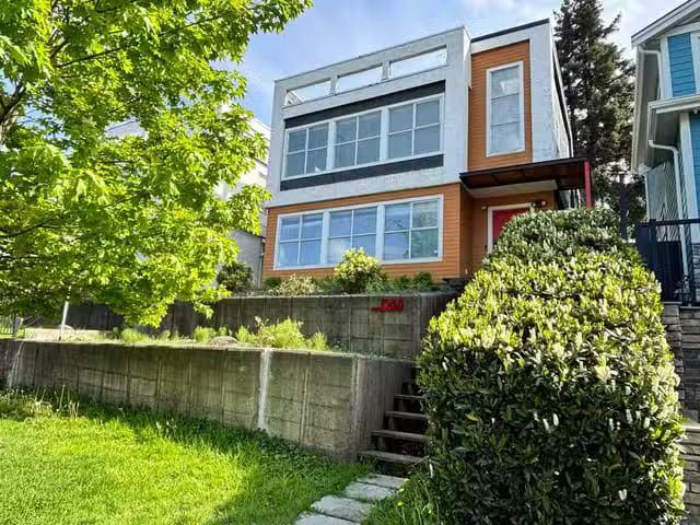 House for sale in Vancouver, Vancouver East, 1588 E 41st Avenu.