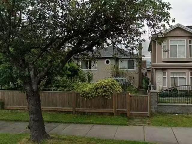 House for sale in Vancouver, Vancouver East, 1661 E 49th Avenu.