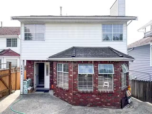 House for sale in Vancouver, Vancouver East, 1860 Se Marine Dr.