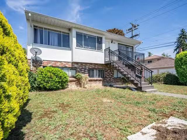 House for sale in Vancouver, Vancouver East, 1987 E 61st Avenu.