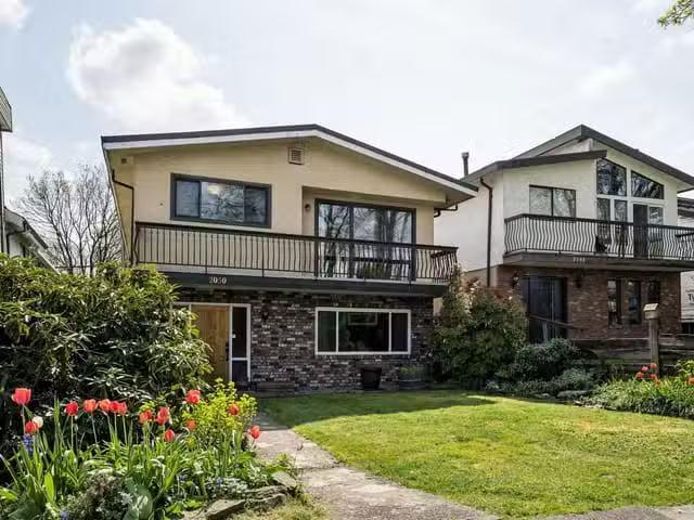 House for sale in Vancouver, Vancouver East, 2050 E 13th Avenu.