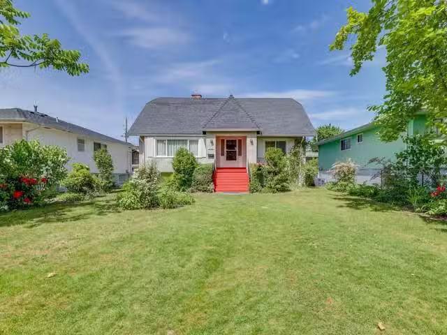 House for sale in Vancouver, Vancouver East, 2087 E 26th Avenu.