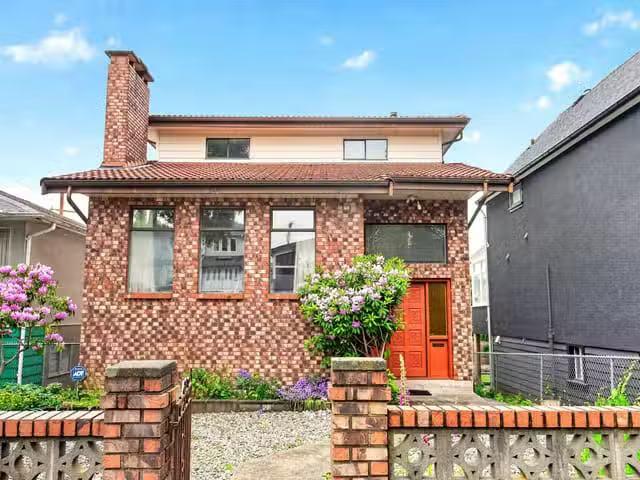 House for sale in Vancouver, Vancouver East, 2031 E 23rd Avenu.