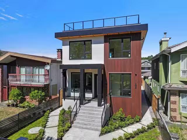 House for sale in Vancouver, Vancouver East, 2111 E 46th Avenu.