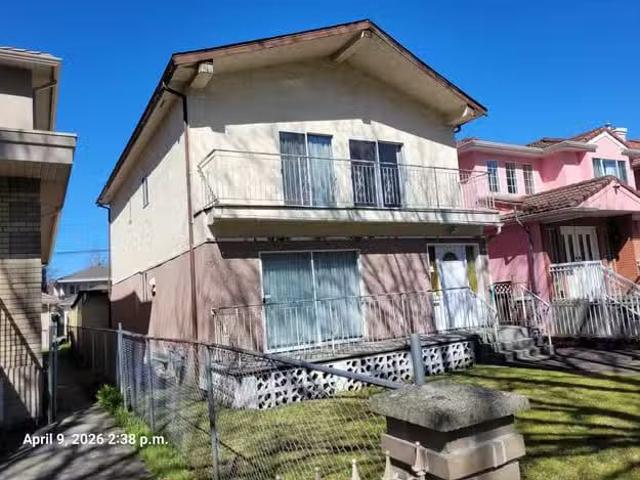 House for sale in Vancouver, Vancouver East, 2119 E 47th Avenu.