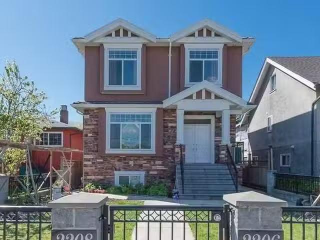House for sale in Vancouver, Vancouver East, 2208 E 41st Avenu.