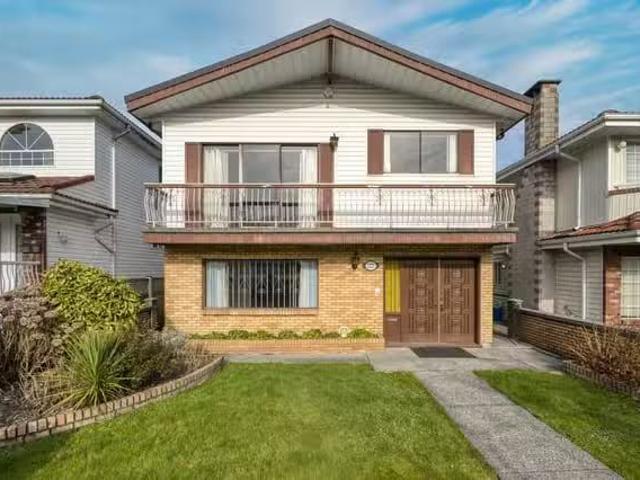 House for sale in Vancouver, Vancouver East, 2225 E 35th Avenu.
