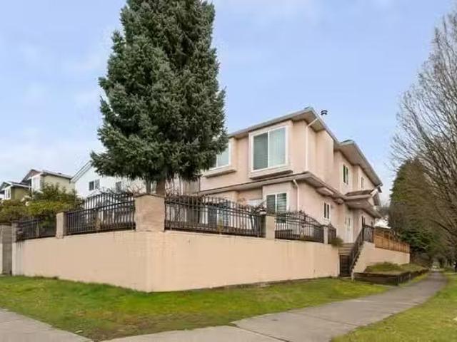 House for sale in Vancouver, Vancouver East, 2423 E 4th Avenue.